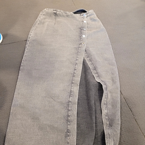 Zara Size M Black Denim Midi Skirt Side Slit Asymmetrical Buttons Back Pockets - Picture 2 of 3